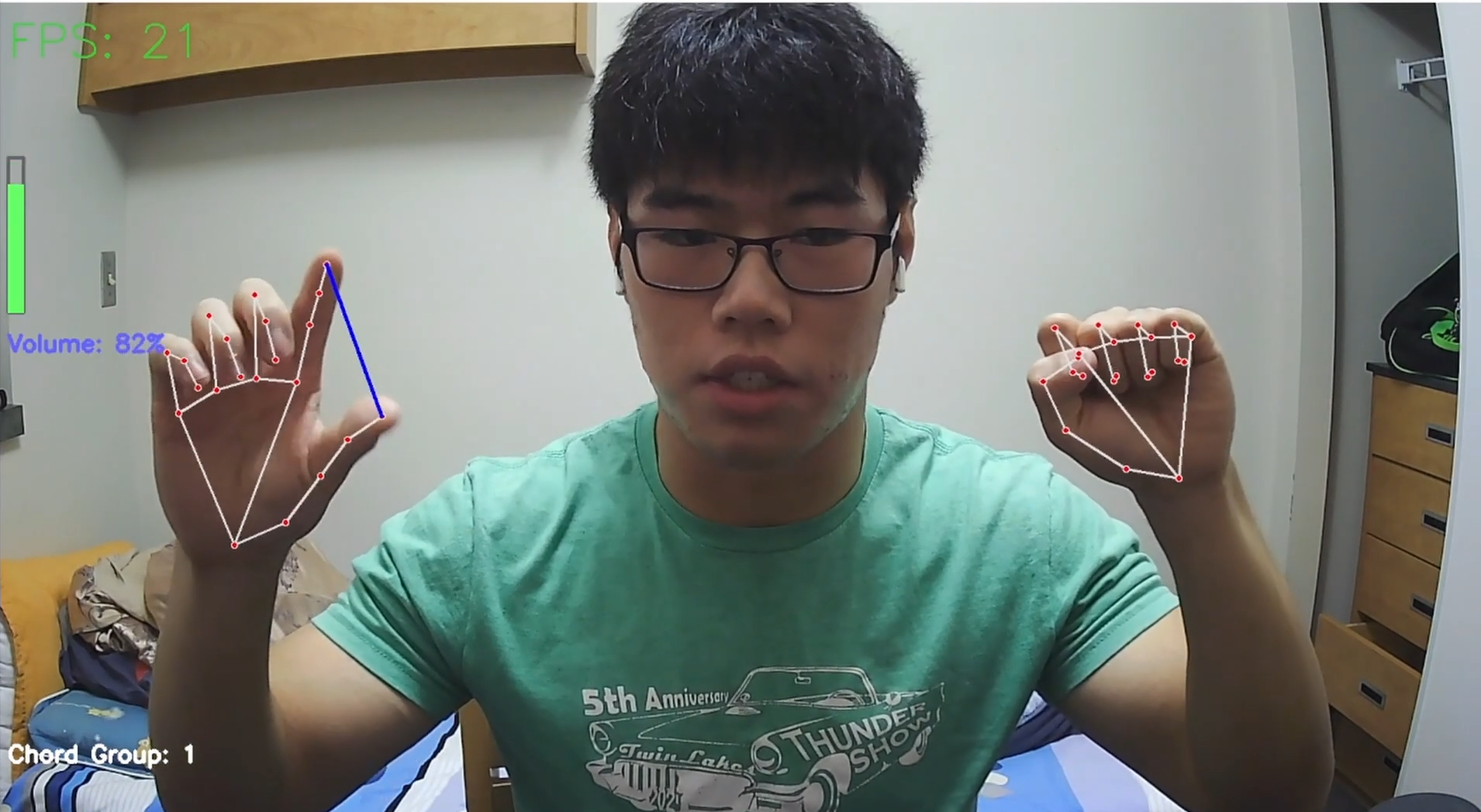 Pinch gesture controlling a volume slider